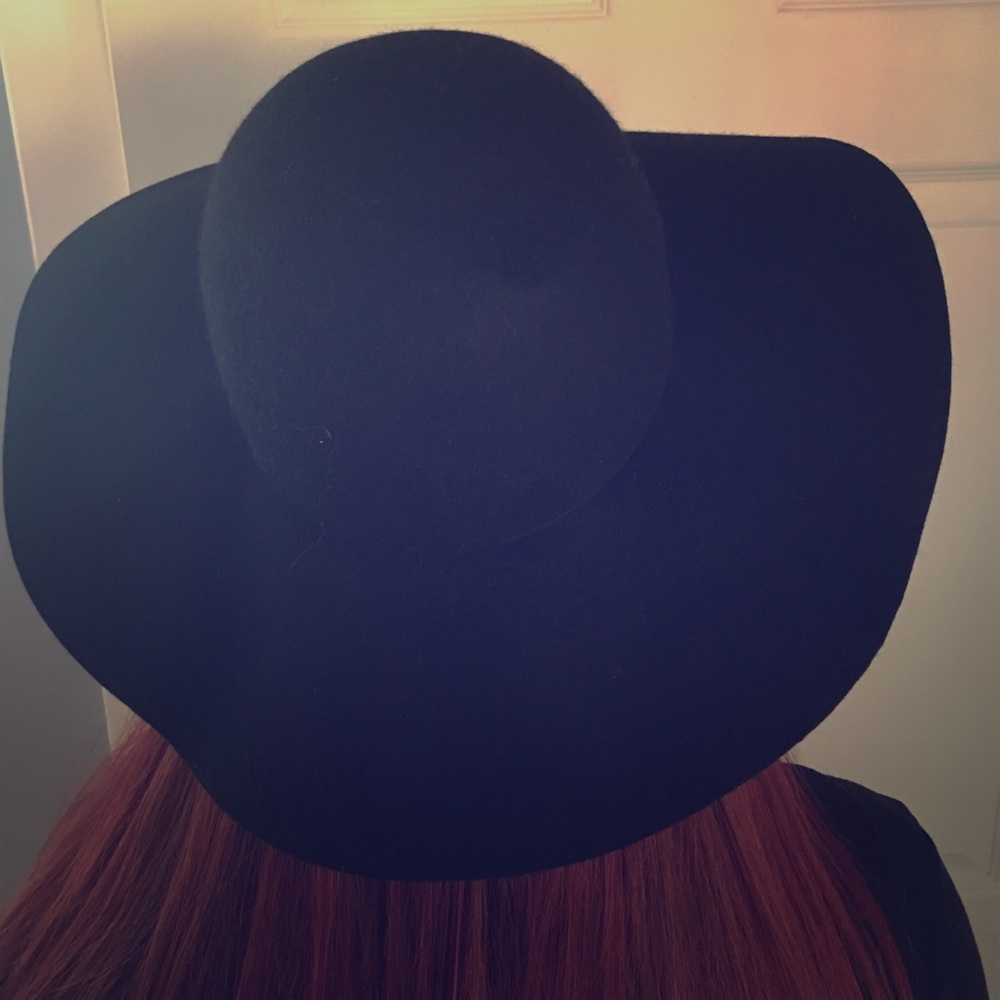 NWOT Ladies Winter Hat