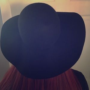 NWOT Ladies Winter Hat