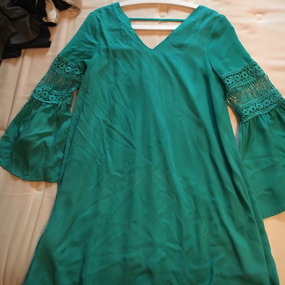 Super cute teal day dress w/ fun sleeve details