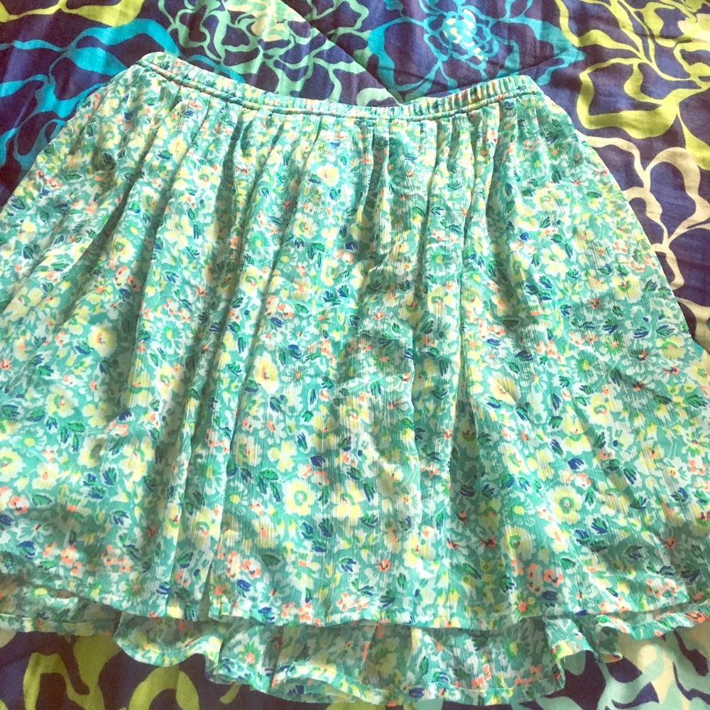 Green flower patterned skirt 💚