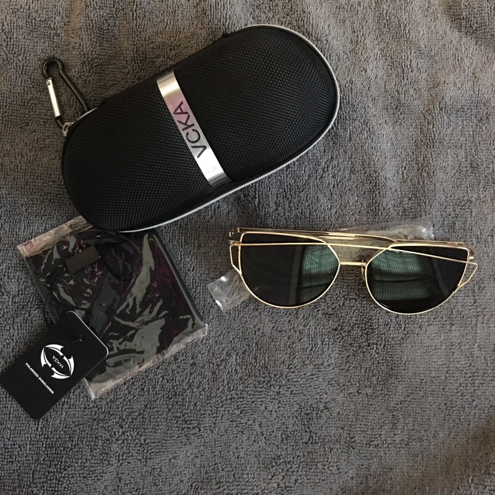 Dark Mirror Sunglasses Gold and Black