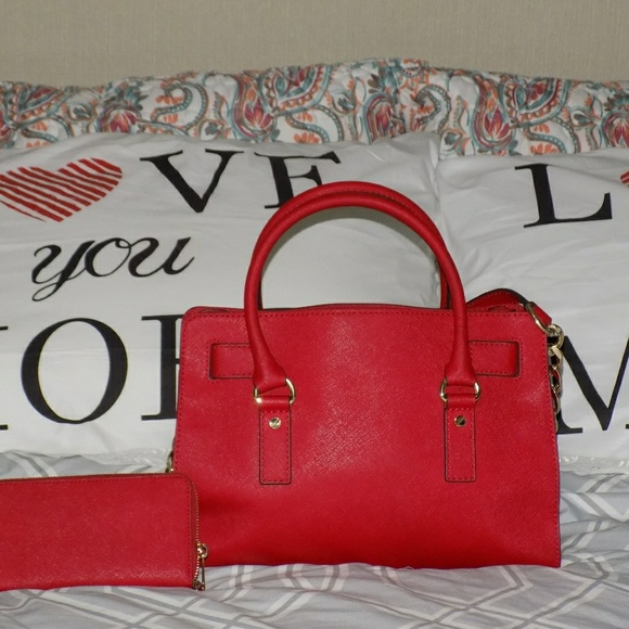 Sold Authentic Red Michael Kors Hamilton& wristlet - Picture 4 of 5
