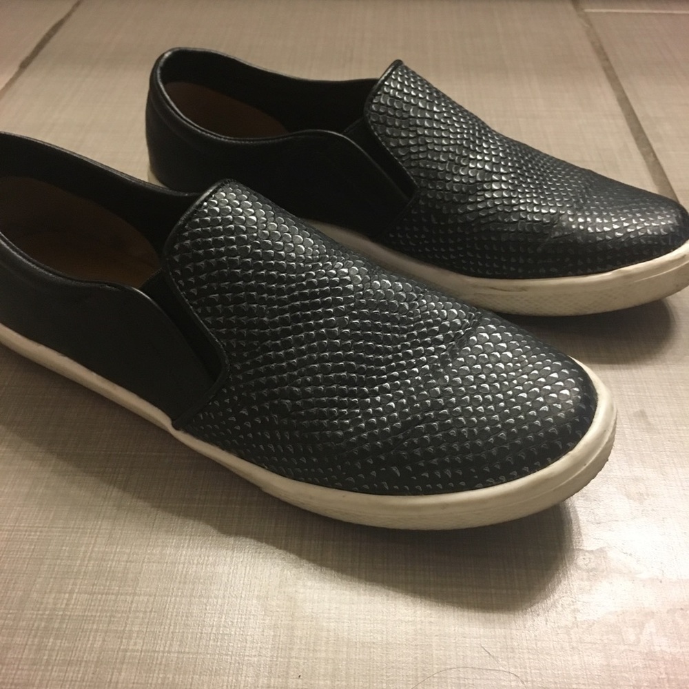 Kaanas Black Slip-on Sneaker - Picture 5 of 5