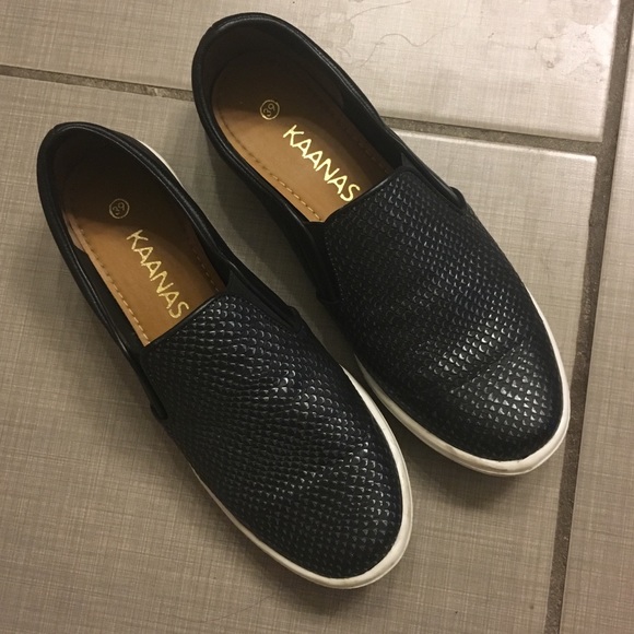 Kaanas Black Slip-on Sneaker - Picture 2 of 5