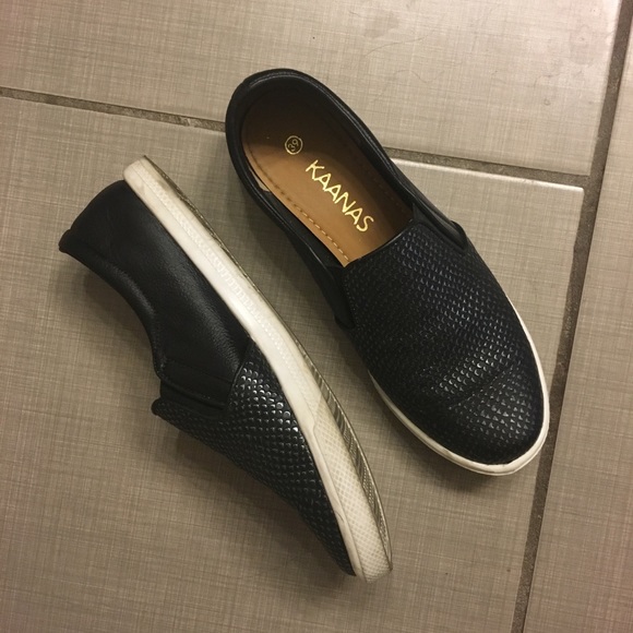 Kaanas Black Slip-on Sneaker - Picture 4 of 5
