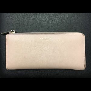 🌸 Coach 🌸 Lovely pink leather wallet.
