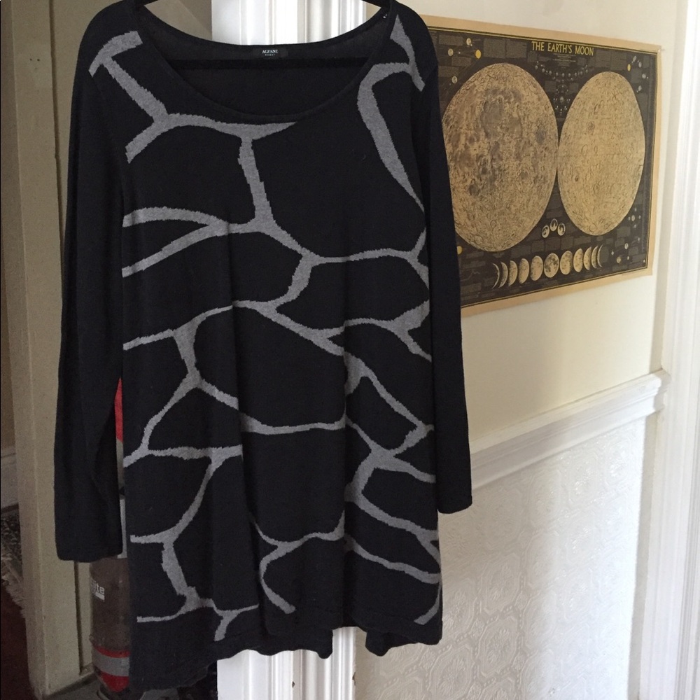 Abstract giraffe? Print sweater