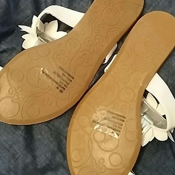 Sandals - Picture 2 of 3