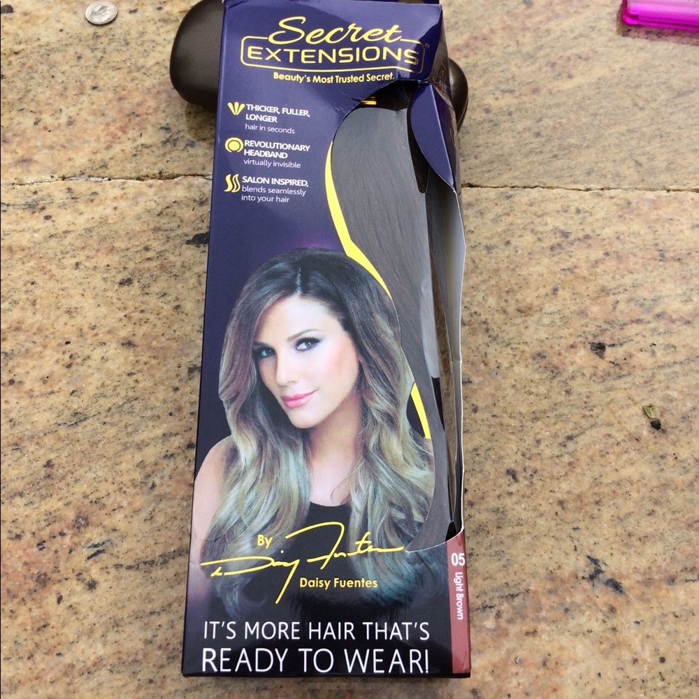 Daisy for Fuentes Hair Extensions, Light Brown 05