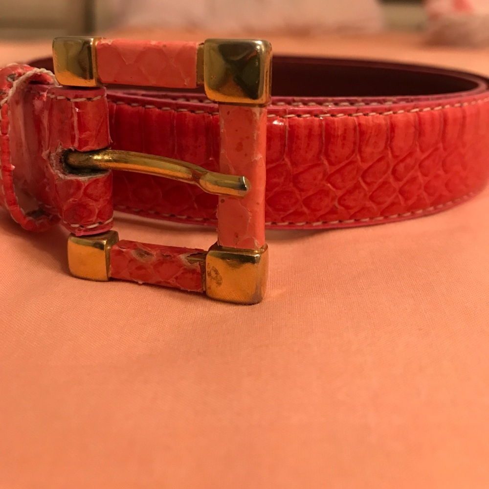 GORGEOUS CORAL COLORED NATURAL SNAKESKIN BELT.