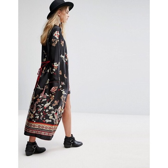 Black Satin Printed Long Sleeve Kimono - Picture 3 of 8