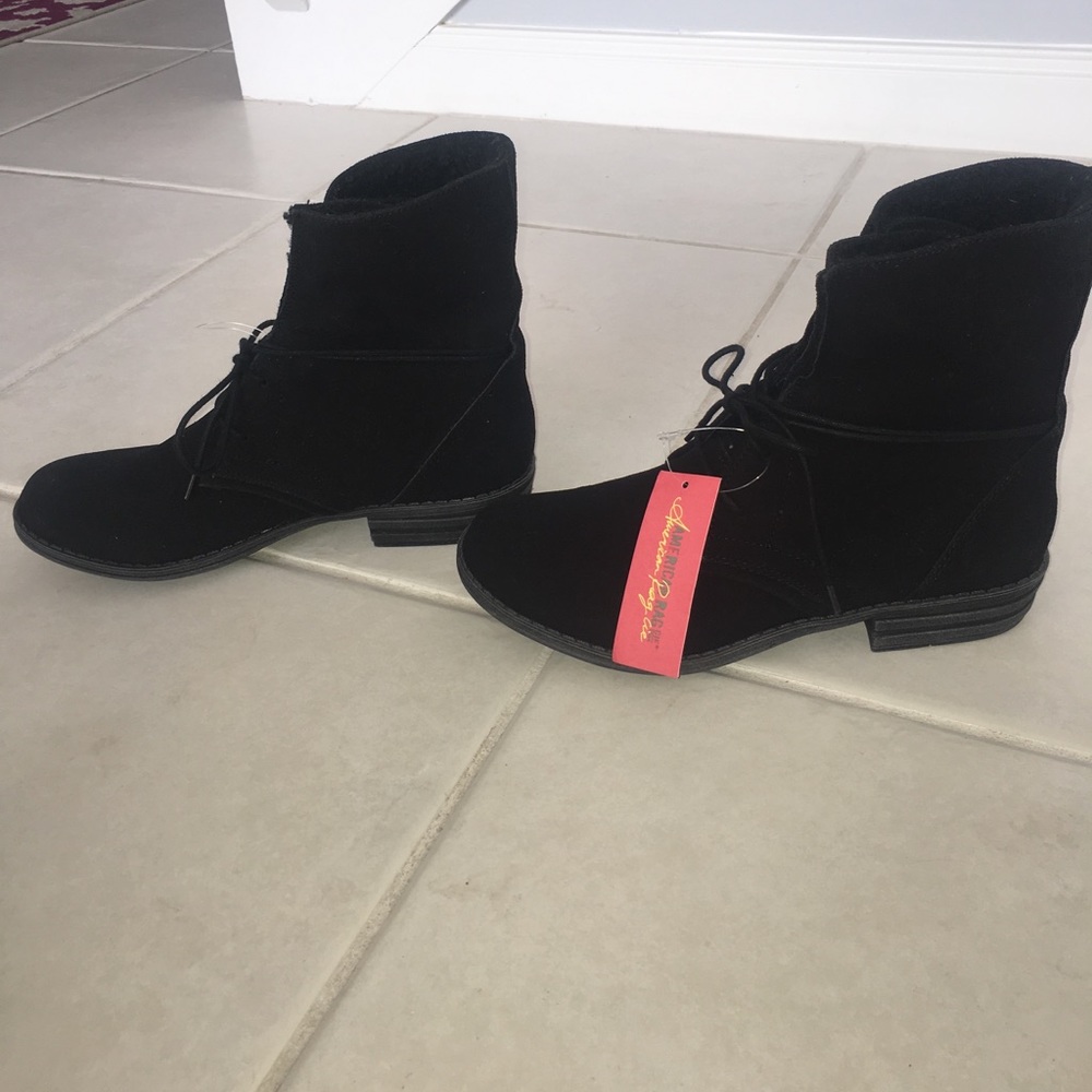 NWT. American Rag boots