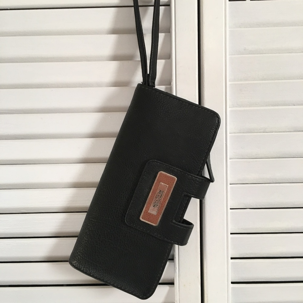 Kenneth Cole black wallet wristlet