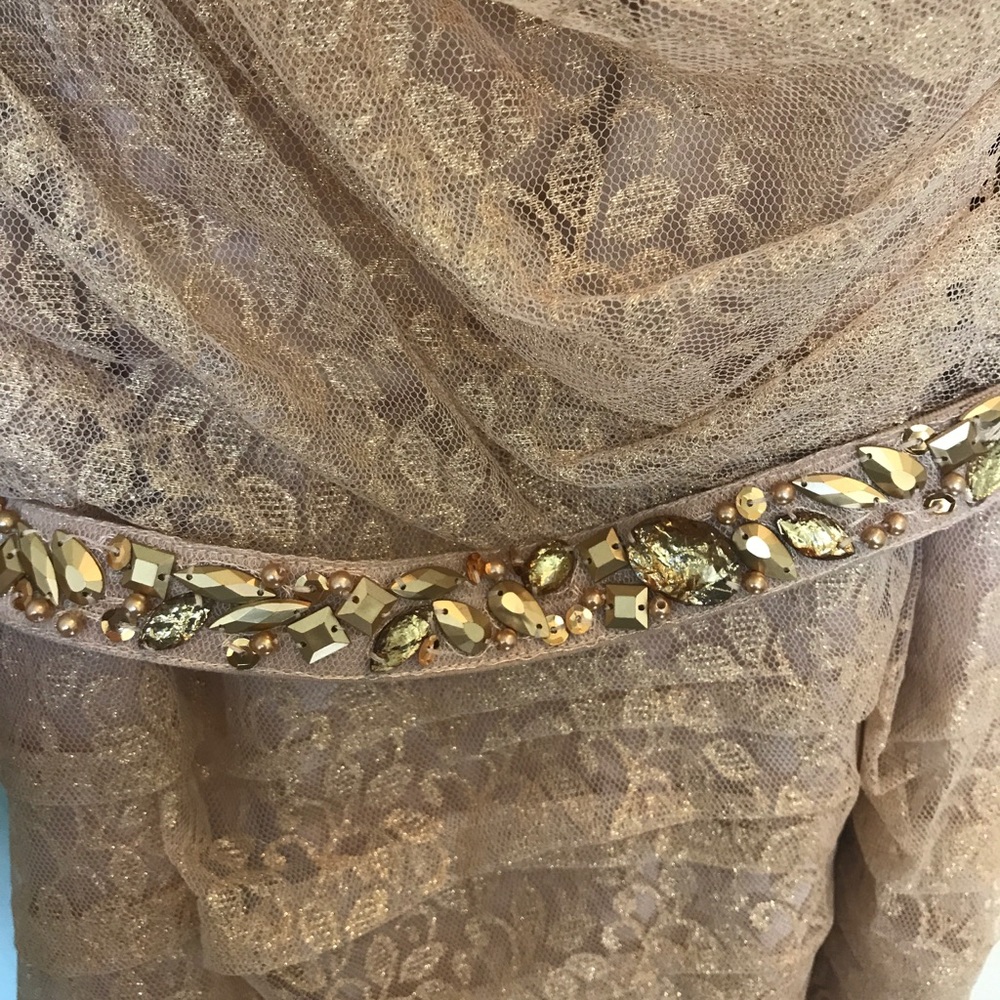 Dresses - Picture 4 of 5