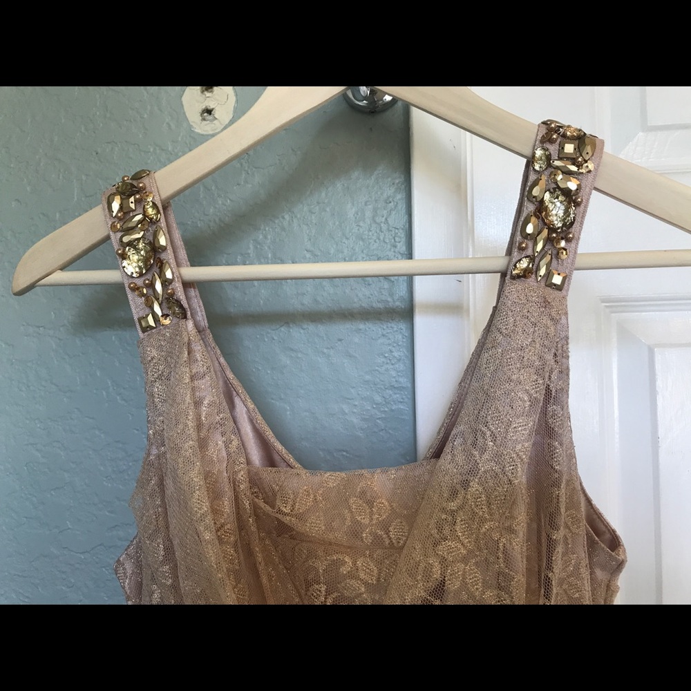 Dresses - Picture 5 of 5