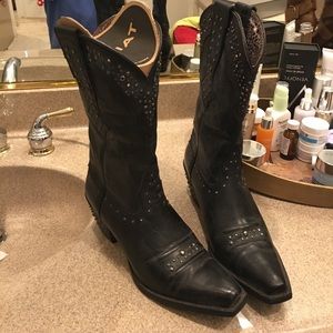 Cowboy Ariat black leather boots