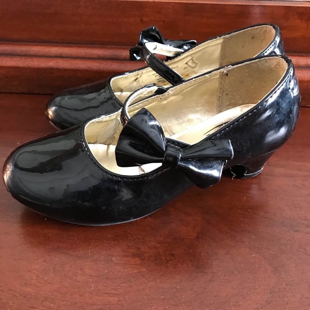 Girl’s size 11 black heels