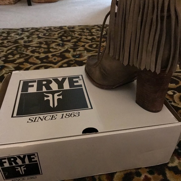 Frye Parker Fringe Short - Picture 5 of 6