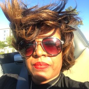 Meet your Posher, Donielle