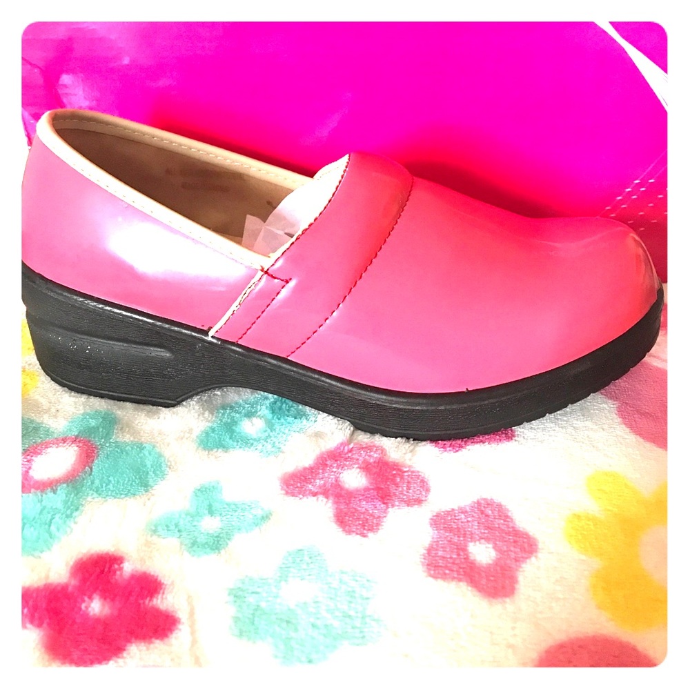 Memory foam clogs