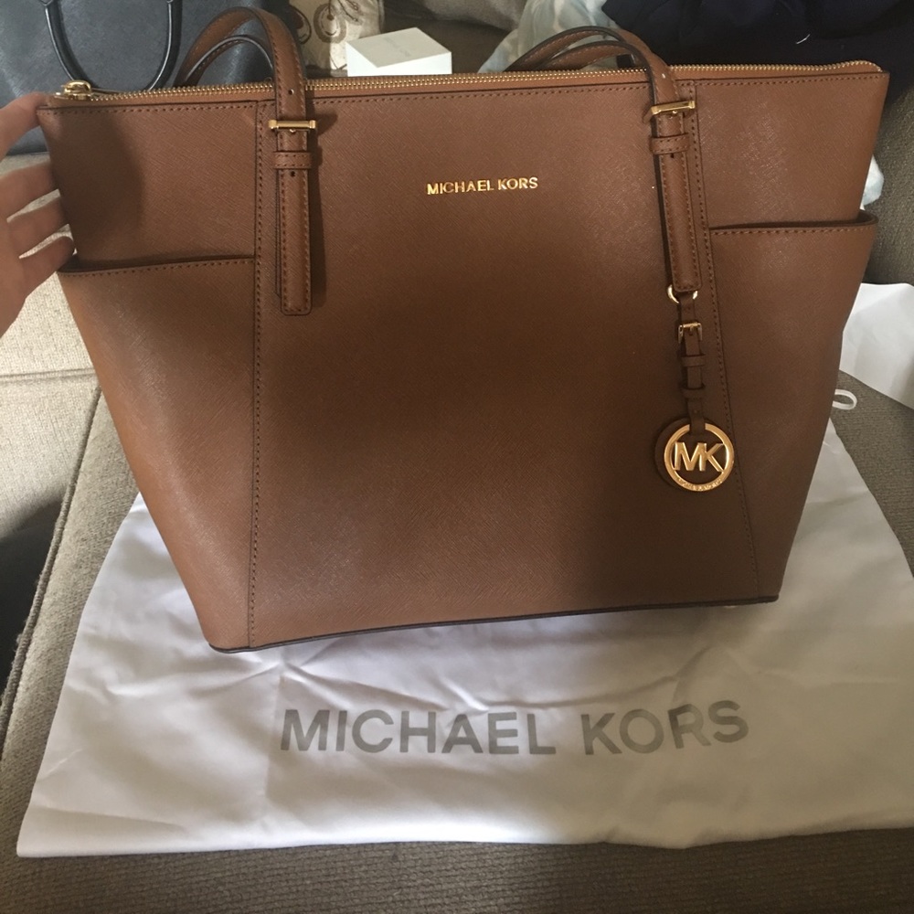 Michael Kors Large E/W topzip tote