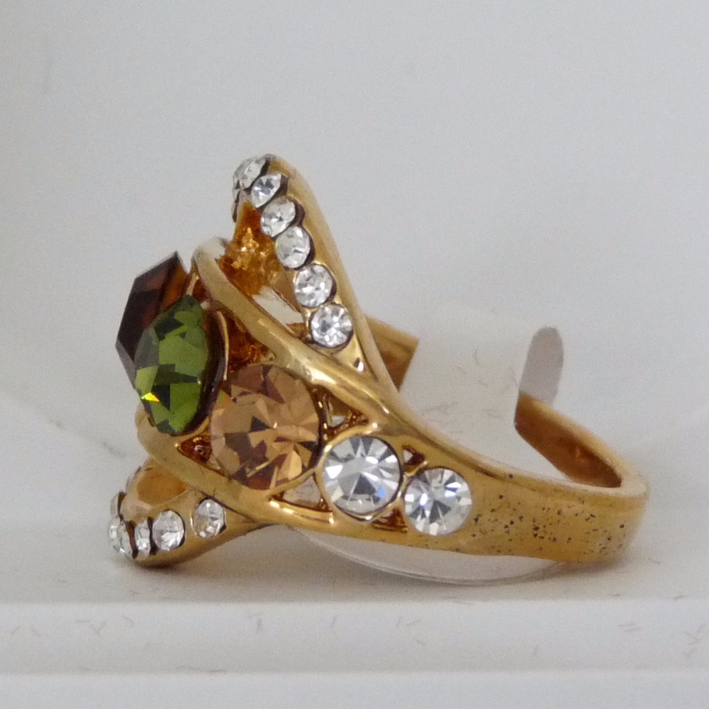 🆕MOVING SALE 🆑 Ring - Picture 3 of 8
