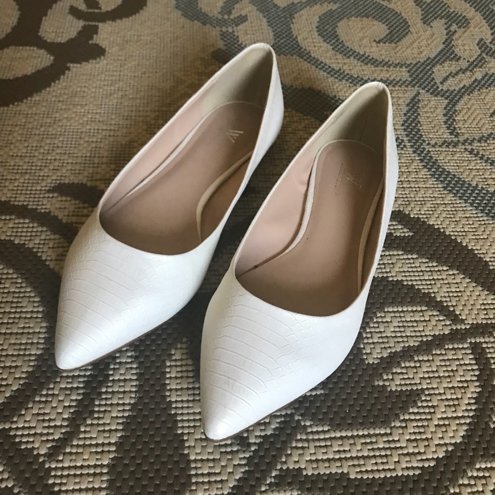 ✅PRICE DROP! Worthington White Pointed Toe Flats
