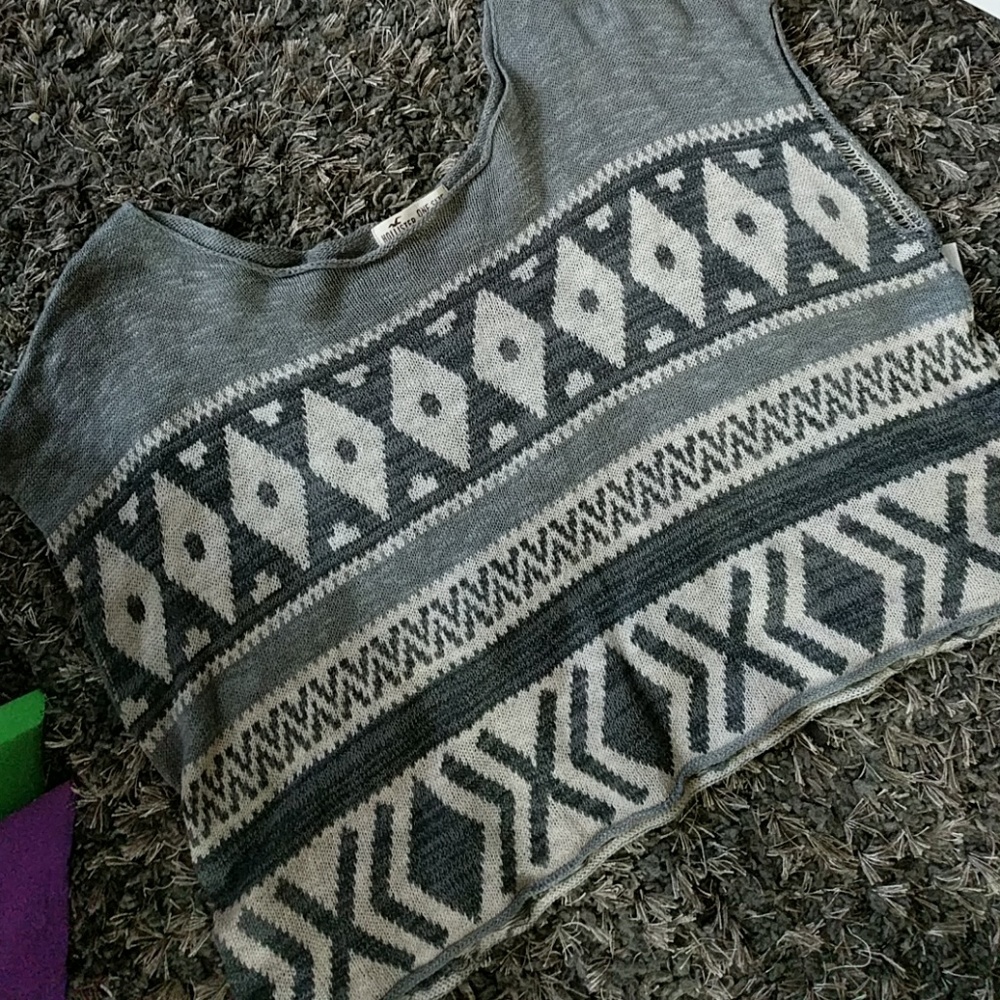 Hollister brand 'one size' crop sweater