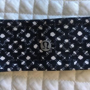 Lululemon fly away tamer headband