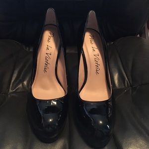 Pour La Victoire heels