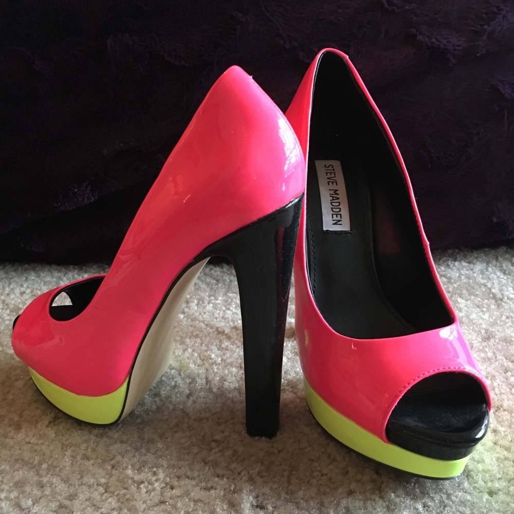 Steve Madden | 6.5M | peep toe