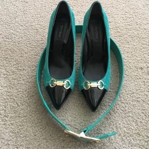 White House Black Market Teal Heels w Belt