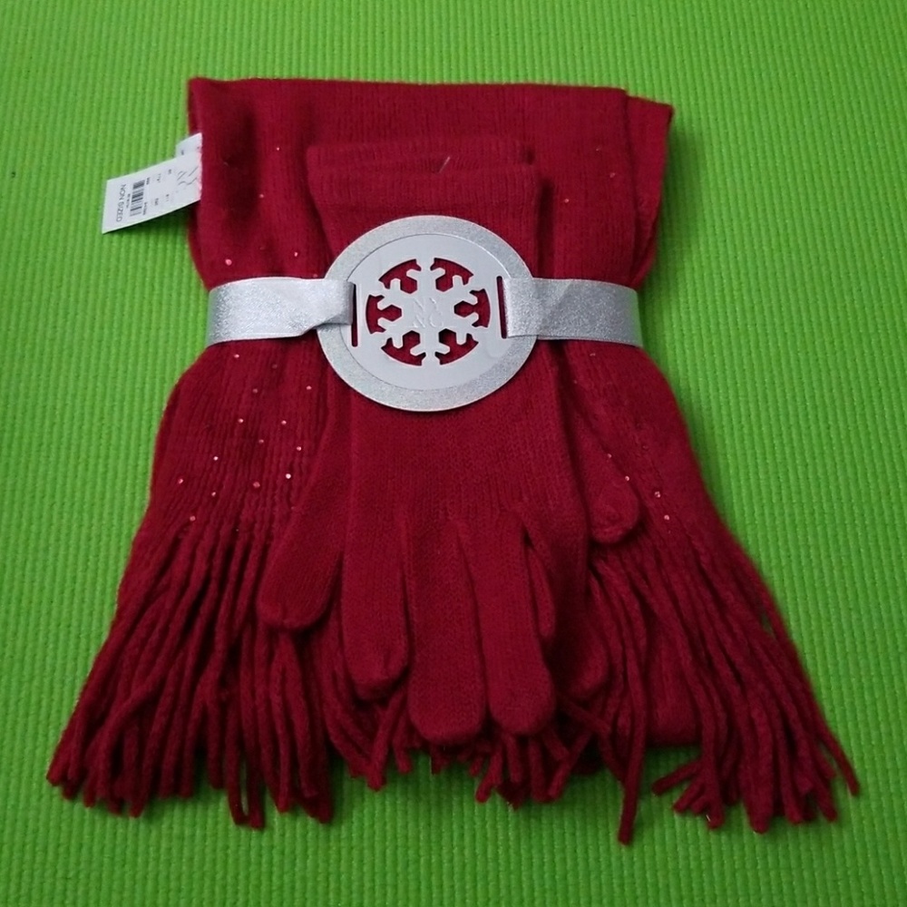NY&Co. Scarf & Glove Set
