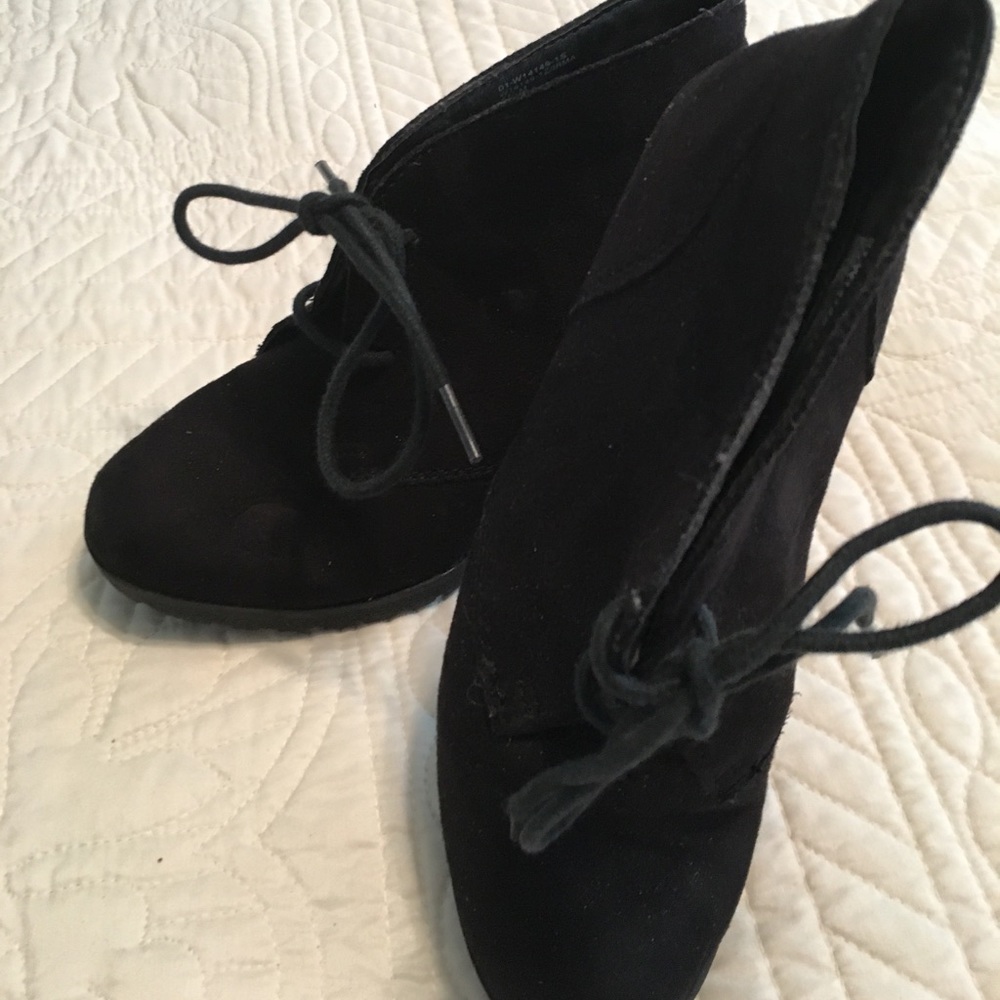 Black wedge bootie