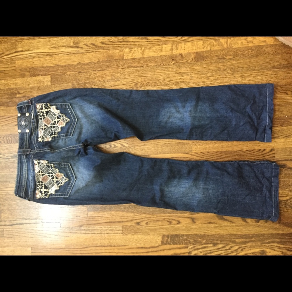 Chic & Comfortable - Picture 2 of 3