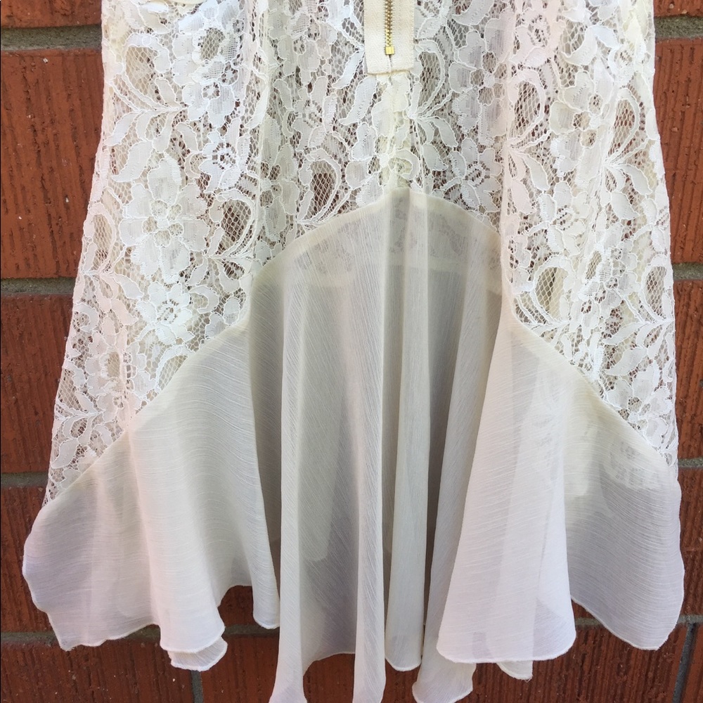 Lovely flowy lace top - Picture 7 of 8