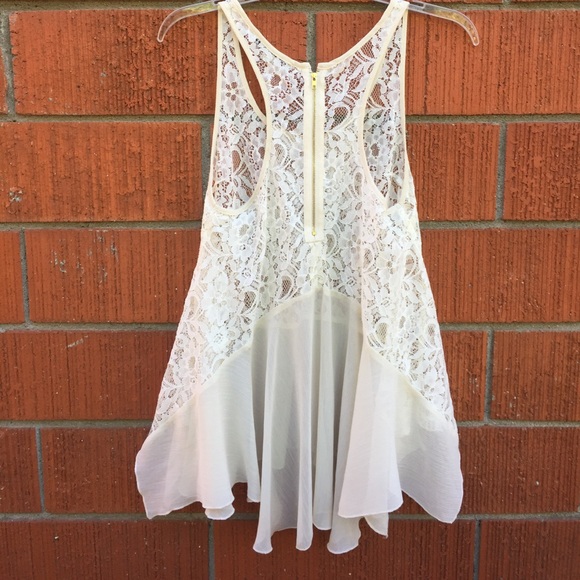 Lovely flowy lace top - Picture 6 of 8