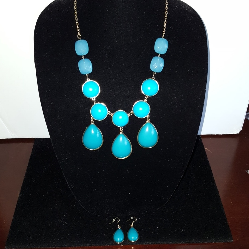 Turquoise and gold tone necklace and earring set