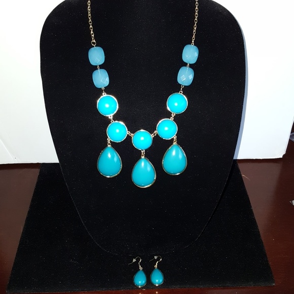 Turquoise and gold tone necklace and earring set - Picture 1 of 1