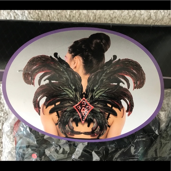 Feather Wing Halloween - Picture 1 of 4
