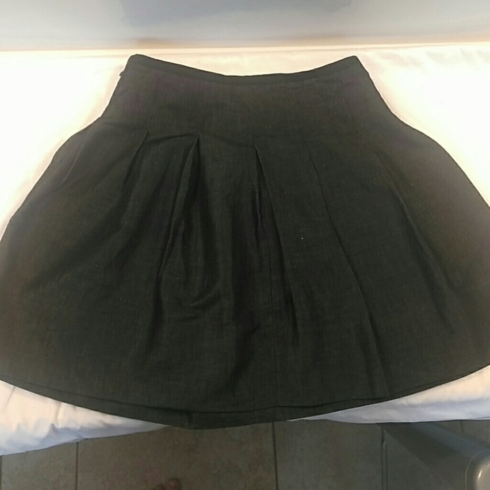 Pleated black denim Gap skirt.