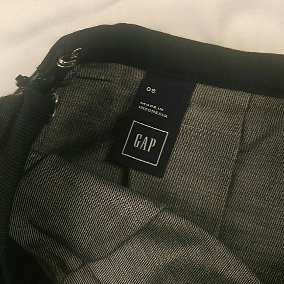 Pleated black denim Gap skirt. - Picture 2 of 2