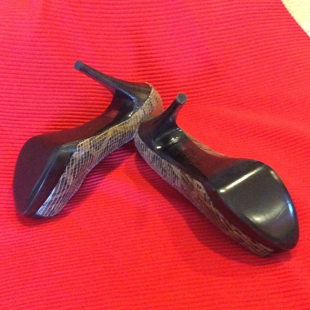 Pelle Moda python  peep toe platforms - Picture 3 of 3