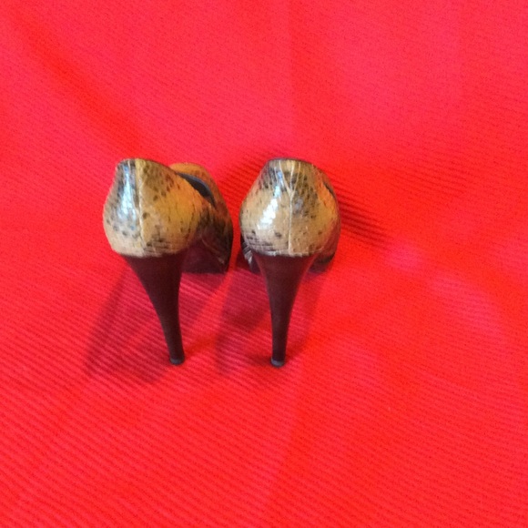 Pelle Moda python  peep toe platforms - Picture 2 of 3