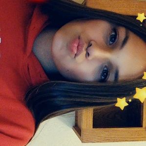 Meet your Posher, Adriana