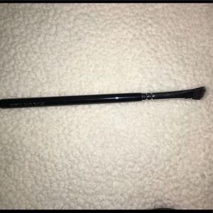 ZOEVA angled eyeshadow brush