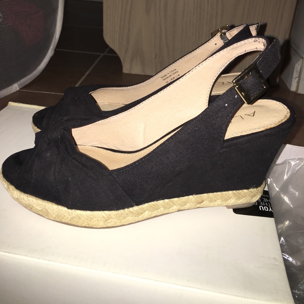 ALDO Black and Tan wedges in like new condition