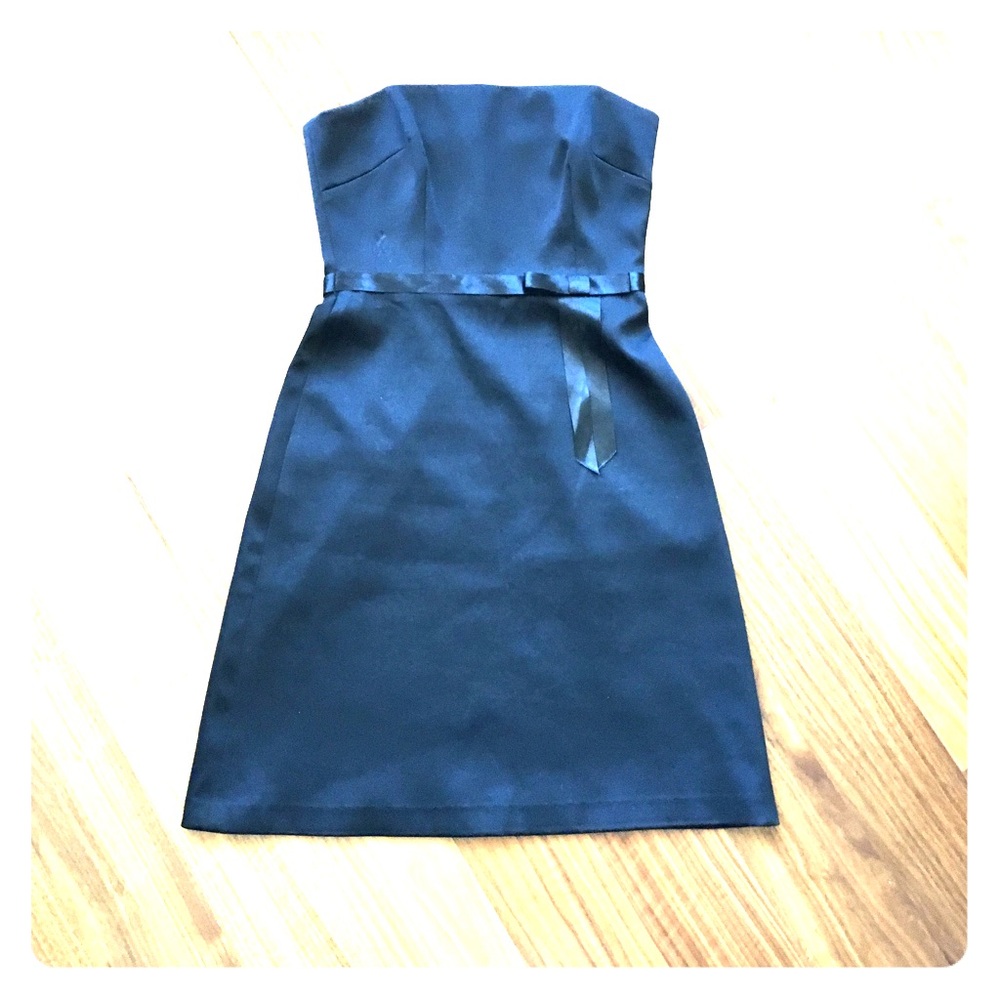 Laundry perfect strapless LBD