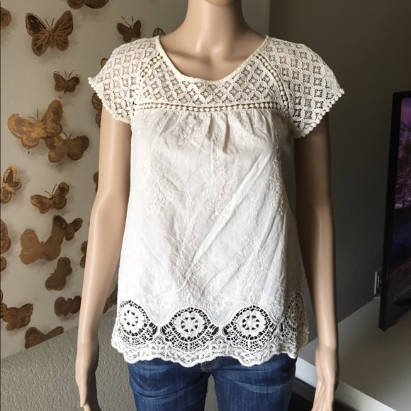 White blouse - Picture 1 of 8