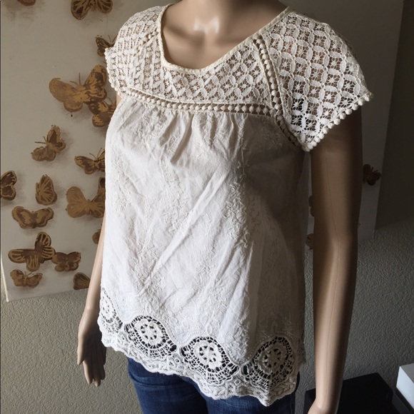 White blouse - Picture 2 of 8